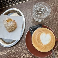 La Stanza - Cuppocion + small vanilla cream pastry
