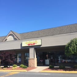 Hallmark Gold Crown - Roman's Hallmark of Millis -- Milliston Place : 26 Milliston Road (off Route 109), Millis Storefront