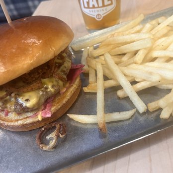 Fate Brewing Company - Phoenix - Brat burger - Breweries Near Me - Phoenix, Arizona