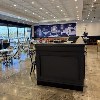 Paris Baguette - Bright and cozy - Bakeries Near Me - Las Vegas, Nevada