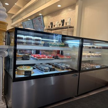 Broadway Cafe - Bakery case - Desserts Near Me - Chicago, Illinois