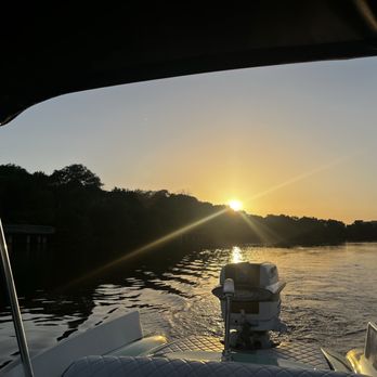 Retro Boat Rentals ATX - The sunset was amazing - Boating Near Me - Austin, Texas Retro Boat Rentals ATX - The sunset was amazing - Boating Near Me - Austin, Texas