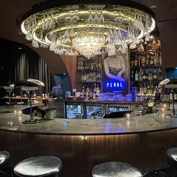 Pearl's Deep Dive - Cocktail Bars Near Me - Royal Oak, Michigan
