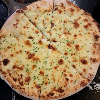 Here Cafe - 3 Cheese Pizza - Cafes Near Me - Clarkfield, PAM