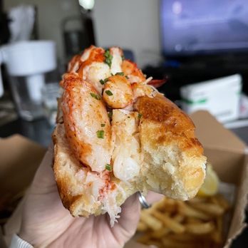 MARKET Seafood Eatery - LOBSTER ROLL - Seafood Near Me - Edmonds, Washington MARKET Seafood Eatery - LOBSTER ROLL - Seafood Near Me - Edmonds, Washington