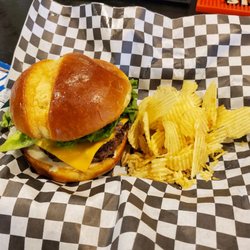 The Hideaway Bar And Grill - Cheeseburger and chips
