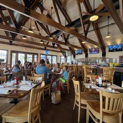 Jake's Crab House - Inside area and bar