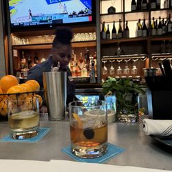 Benny Hudson Seafood - Bar