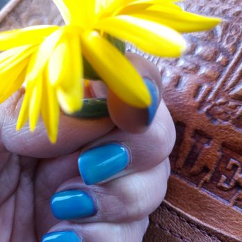 La Vie Nails - Blue nails when they were supposed to be purple. Besides that great application! - Nail Salons Near Me - Alameda, California