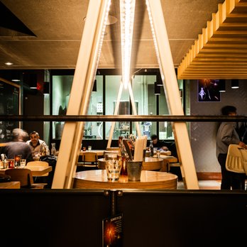 Les Soeurs Grises - a view of a restaurant - Burgers Near Me - Montreal, Quebec