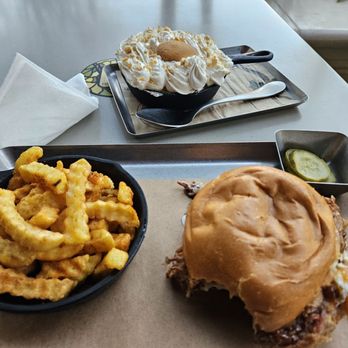 The Oak & Star Tavern - Meal ordered pull pork sandwich, fries and banana pudding - Barbeque Near Me - Orlando, Florida The Oak & Star Tavern - Meal ordered pull pork sandwich, fries and banana pudding - Barbeque Near Me - Orlando, Florida