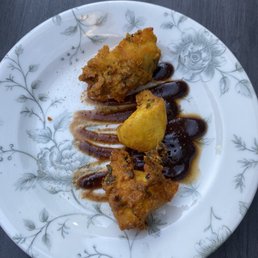 Fried chicken in a variety of spices with tamarind sauce