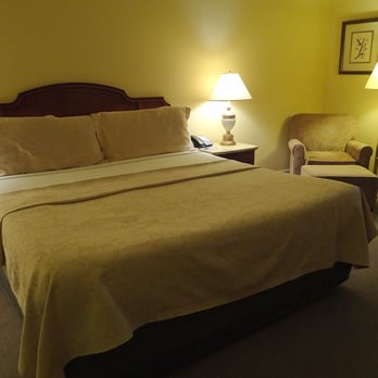 The Capri Inn - The king sized bedroom. - Hotels Near Me - Naples, Florida