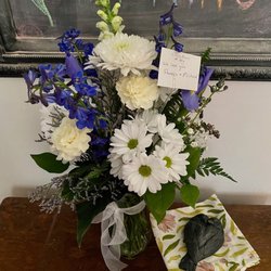 McCarthy Flowers - Arrangement that was supposed to have pink roses