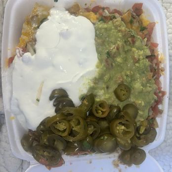 Los Sombreros Restarant - Nachos (shredded beef) with everything - Mexican Near Me - Compton, California