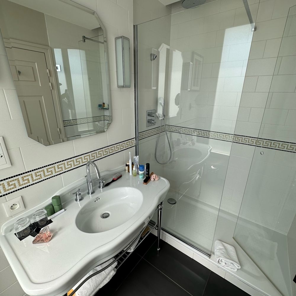 Le Tsuba - Hotels Near Me - Paris, 75