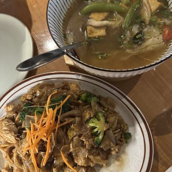 Ka Kai - Pad kee mao, tom yum soup - Thai Near Me - San Francisco, California