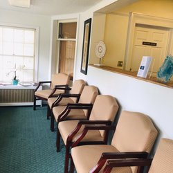 Beacon Health Sciences - Greeting room and patient lounge