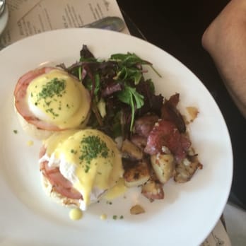 Maison Harlem - Eggs benedict (brunch) - French Near Me - New York, New York Maison Harlem - Eggs benedict (brunch) - French Near Me - New York, New York