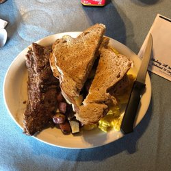Blueberry Hill Bed & Breakfast - Steak and Eggs!! Yum!!!