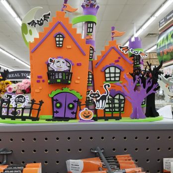 Michaels - Pretty colors nice bright - Arts & Crafts Near Me - San Antonio, Texas