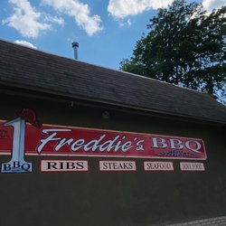 Freddie's Bar B Q - The outside signage.