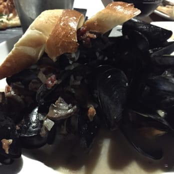 Common Theory - Bacon and mushroom mussels - Gastropubs Near Me - San Diego, California