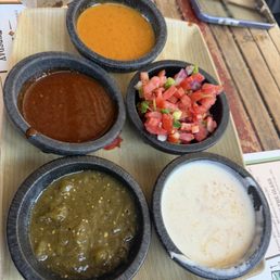 Salsa trio & queso Salsa trio & queso