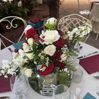 Uniquely Your Gifts Flower Boutique - Centerpieces - Florists Near Me - Riverside, California Uniquely Your Gifts Flower Boutique - Centerpieces - Florists Near Me - Riverside, California