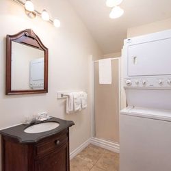 Canadas Best Value Inn & Suites Summerside - Cottages bathroom