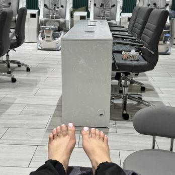 Les Mains Nail Bar - Nail Salons Near Me - Atlanta, Georgia