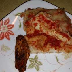 Nino's Pizzeria II - This slice had the most sauce on it out of the entire box, it was very dry and the wings were overcooked