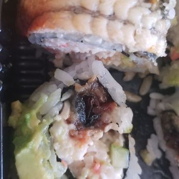 Crazy Rock'N Sushi - Comparison between the eel in my Dragon Roll (left) vs. the eel in my Caterpillar Roll (right). - Sushi Bars Near Me - Glendale, California