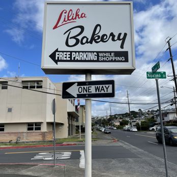 Liliha Bakery - Original kuakini location - Bakeries Near Me - Honolulu, Hawaii