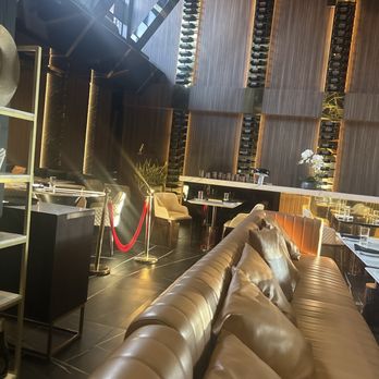 V's Paradise - Dining area - Steakhouses Near Me - Sacramento, California V's Paradise - Dining area - Steakhouses Near Me - Sacramento, California