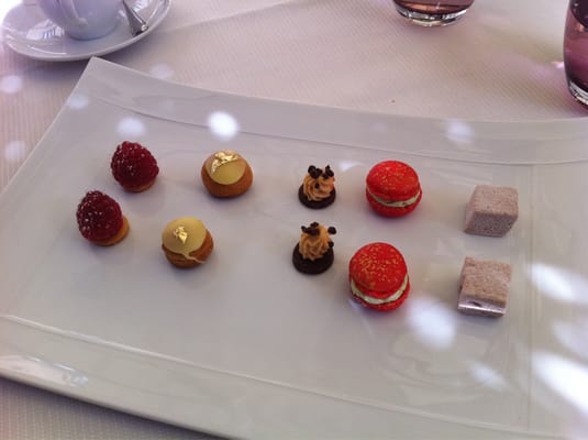 Hôtel Barrière Le Fouquet's by null