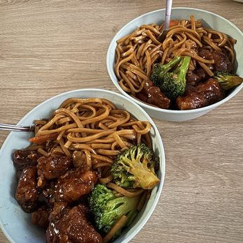 Jing's - Veggie Lo Mein and Orange Chicken - Chinese Near Me - Milwaukee, Wisconsin