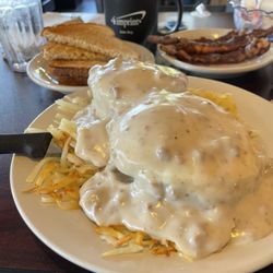 Mike's Place Family Restaurant - Country Benedict