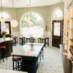 Roux & Lucia - Bar dining area