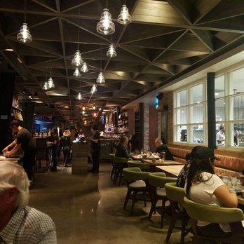 Moku Kitchen - Cocktail Bars Near Me - Honolulu, Hawaii