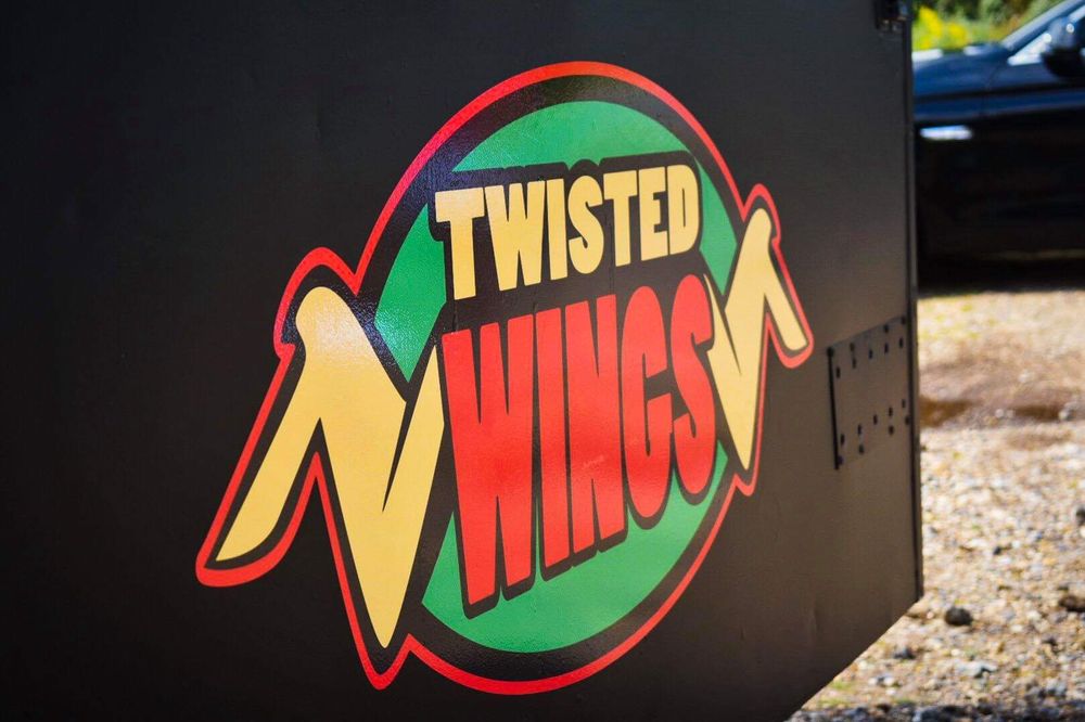 TWISTED WINGS Updated July 2024 Chamberlains Farm Barn, Brandon