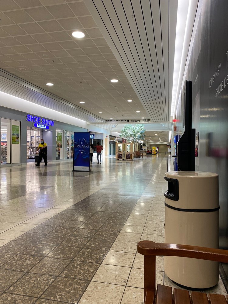 OAKWOOD MALL Updated October 2024 4800 Golf Road, Eau Claire