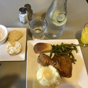 Cockeyed Clam - Fried chicken dinner + biscuit and gravy - American Near Me - Buxton, North Carolina