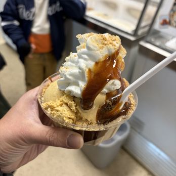 Calder Dairy & Farm - Pumpkin Spice Latte Sundae - Ice Cream & Frozen Yogurt Near Me - Carleton, Michigan