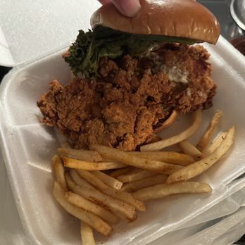 Beef N' Buns - Crispy Chicken Sandwich - Burgers Near Me - Orlando, Florida Beef N' Buns - Crispy Chicken Sandwich - Burgers Near Me - Orlando, Florida