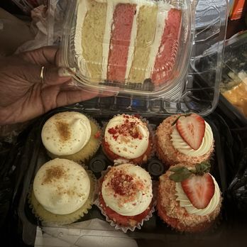 Moore Sweets - Key lime, red velvet strawberry, strawberry crunch. - Cupcakes Near Me - Stockbridge, Georgia Moore Sweets - Key lime, red velvet strawberry, strawberry crunch. - Cupcakes Near Me - Stockbridge, Georgia