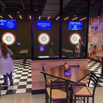 Smash Park - Ax throwing - Sports Bars Near Me - Westerville, Ohio