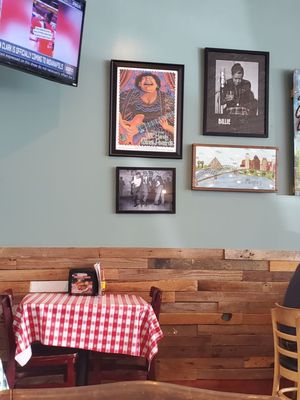 Gus's World Famous Fried Chicken by null