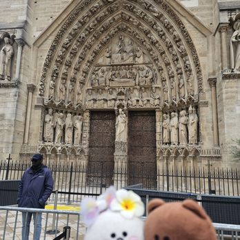 Notre Dame de la Paix - Look at the details! - Paris, 75 Notre Dame de la Paix - Look at the details! - Paris, 75