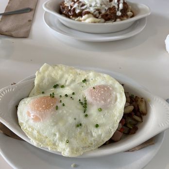 Gracie's Luncheonette - Brisket hash, Spicy Chili Mac - American Near Me - Leeds, New York Gracie's Luncheonette - Brisket hash, Spicy Chili Mac - American Near Me - Leeds, New York
